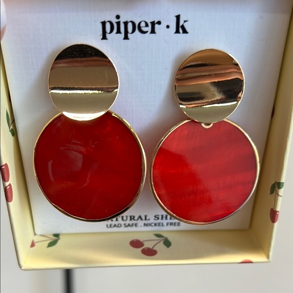 Piper K | Red & Gold Shell Earrings - Picture 4 of 6